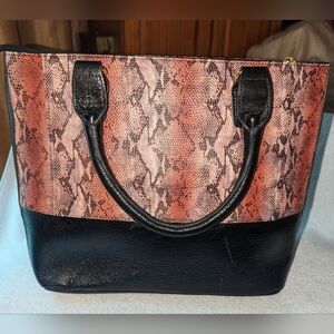 Ferni black leather with snake details tote bag.